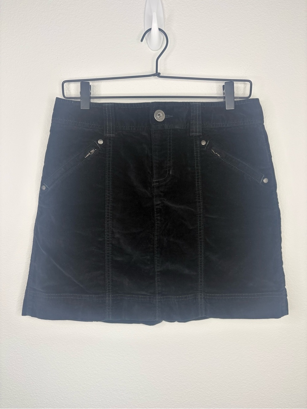 Athleta Roseville Black Velvet Mini Skirt Size 4